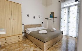 A7passi Gran stella leccese camera con bagno e balconcino privato e con ingresso semi-indipendente - wi-fi